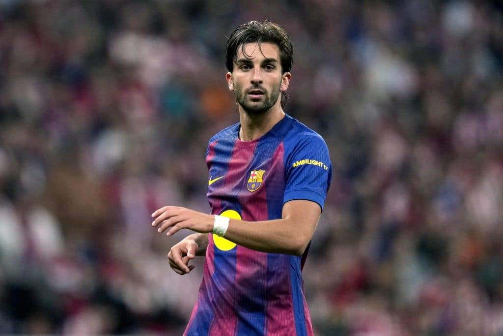 Penyerang Timnas Spanyol dan FC Barcelona Ferran Torres saat mengenakan jersey tim nasional di lapangan hijau.