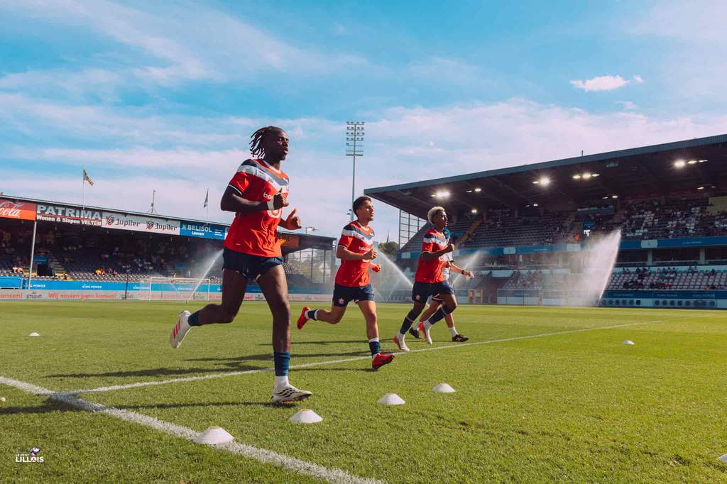 Suasana kompleks latihan Domaine de Luchin di Prancis tempat klub sepak bola LOSC Lille menggelar sesi latihan terbuka untuk para pendukung.
