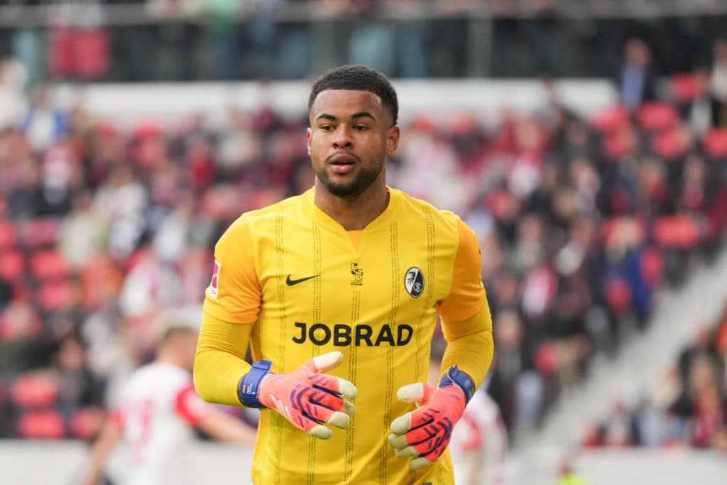 Marseille Incar Kiper Freiburg Senilai 25 Juta Euro, Pengganti Geronimo Rulli